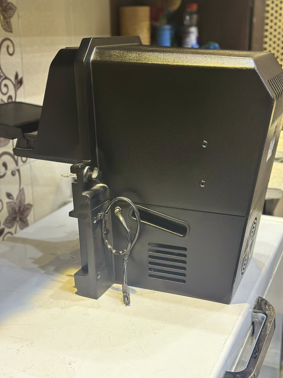 ثلاجه مرسيدس S class يرهم موديل 2008 إلى 20-3 جديد  اصلي سعر 600$ رقم ***********
