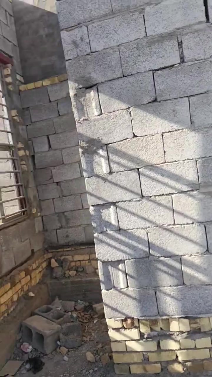 هيكلوواصل الحدالسقف قرفتين وصاله وديوانيه ومناور ثنين وصحيات ثنين ومطبخ مساحه 300شارعه 10متار ثالث بية عن فرع أبوالماش  يبعد عن سايدين 400متر
الاتصال***********
