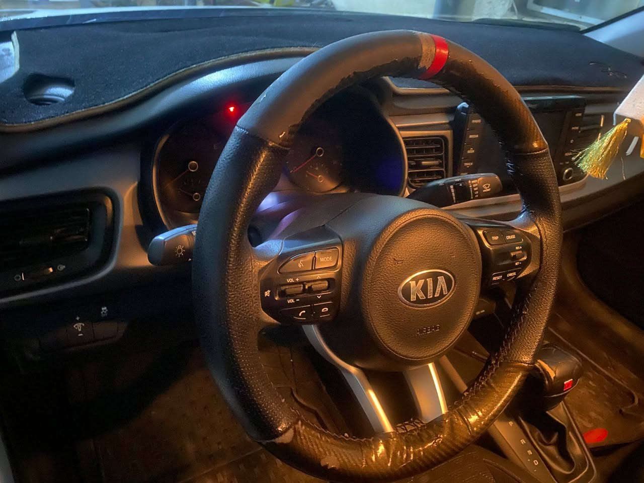 Kia Rio 2019
كيا ريو رقم اربيل تحويل مباشر .
وارد امريكي حادثها جاملغ وبنيد وهذا رقم الشاصي . [ 3KPA24AB4KE227661 ]
ماشيه 66 الف ميل .
حجم المحرك 4 سلندر < 1600 > 
مكان السياره بغداد الكرخ .
السعر 105 وبيها مجال .
اي استفسار اتصل عالرقم (***********) بغداد, العراق
