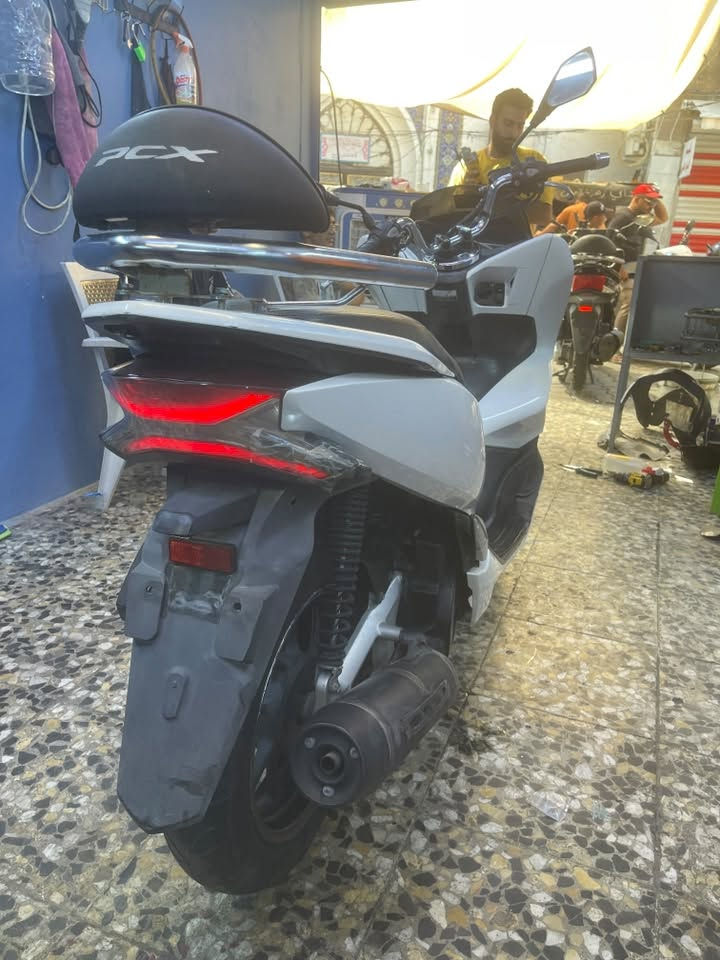 HONDA BCX.        150cc
السلام عليكم دراجه بي سي اكس جيل ثالث كوري. مكينه خير من الله مكفوله دراجه نضيفه تخبل عليها ادامه زوج تايرات بنز بريك خلفي واماي بالمكان دهن محسن بانزين محسن دراجه تخبل جيب الف فيتر وتعال افحص مكاني بالغزاليه سعرها 1850   
***********.   متوفر باي وقت
