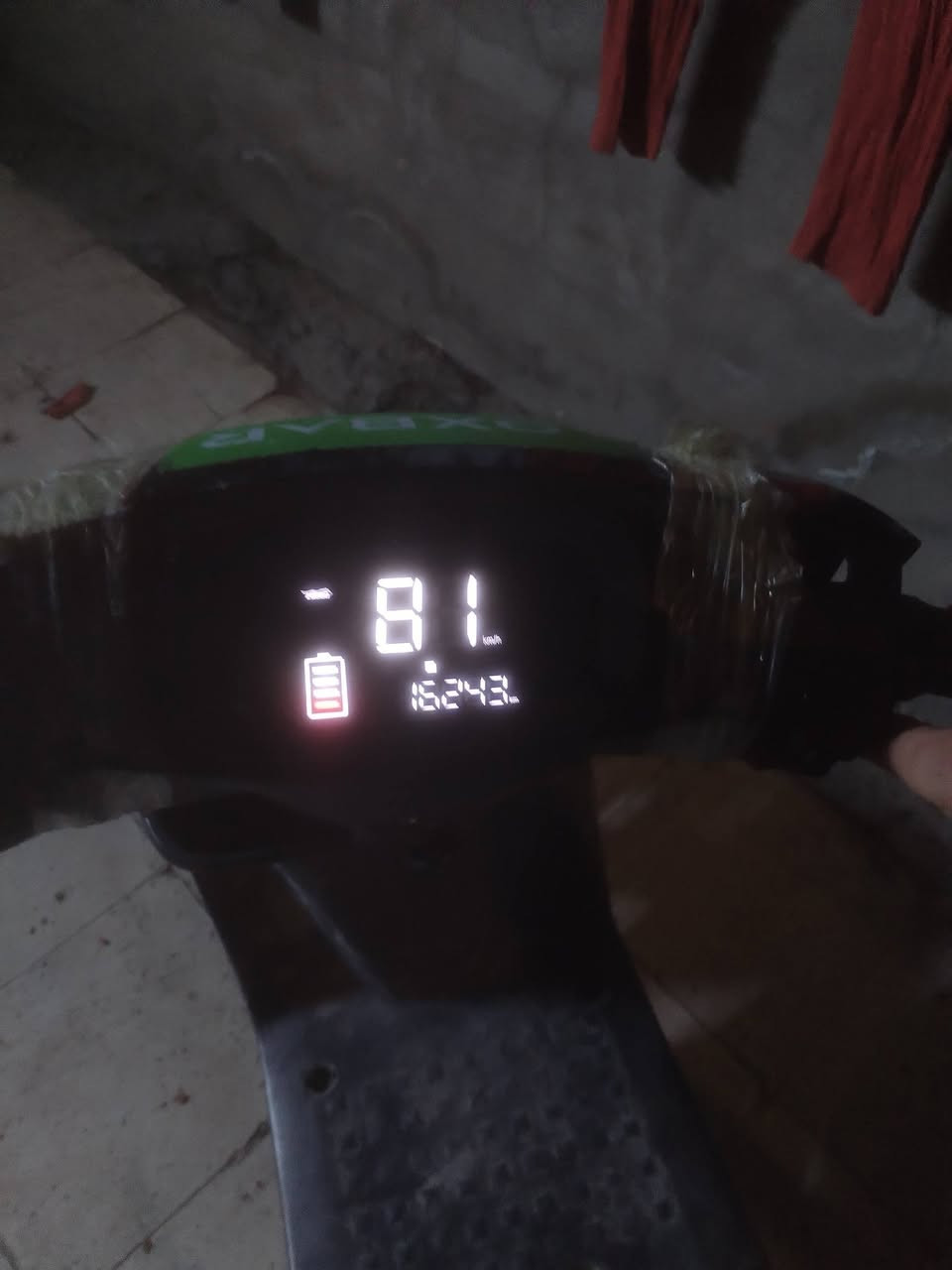 سلام عليكم دراجه شحن من شركت دراحات العراق الدراحه بطاريات جديده سته تجي تشوفهن بعدهن بترابهن وهنه الجديدات مالتهن ب 240 تفاصيل الدراجه سرعته 81 الحقيقي 60 تاير جوبلس جديد امامي خلفي عداد شغال شاحنه جديده بس نقصه مفرات وكفراته كله ب 40 الف وبريك خلفي سعره 5 تجي تشغل وتطلع تمشيك مسافت 70 كيلو متر اني اقصئ مسافه رحت بيه من الدوره للكفاح وبقه بيه شحن دراجه كلش حلوه بس نقصه كفرات وبريك سعره 250 ولحد يعامل تكول تعبانه اعتبر بايلعلك بطاريات وجيك سعر البطاريات ال 6 الولي وشوف شكد سعره مابيه مجال ابد   للتواصل واتساب (***********) واتساب وشريحه وتحياتي🖤
