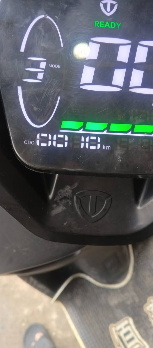 سلام عليكم  اخون  درجا ريان  ابو عيون  للبيع 

درجا  كدم 👀 

درجا كلش نضيفا 

بس كسر الي بل صور

مشي كلش قليل

مستخدم شهر ونص بس 

الاستفشار اتصل على الرقم

كورك /***********

اسيا   /***********

سعر  { 750}
