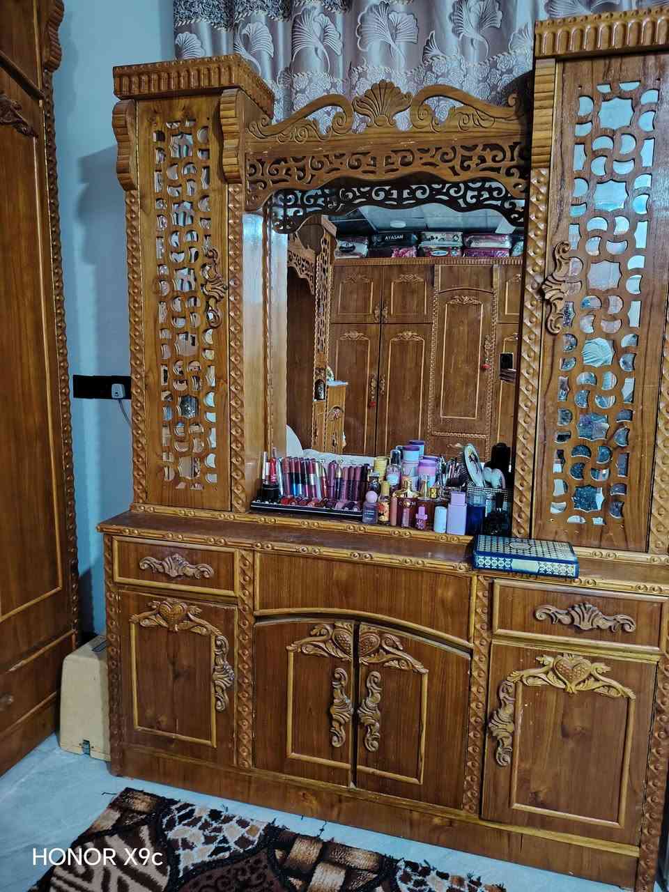 سلام عليكم اخوان عندي غرفه النوم للبيع سعره 800
***********
