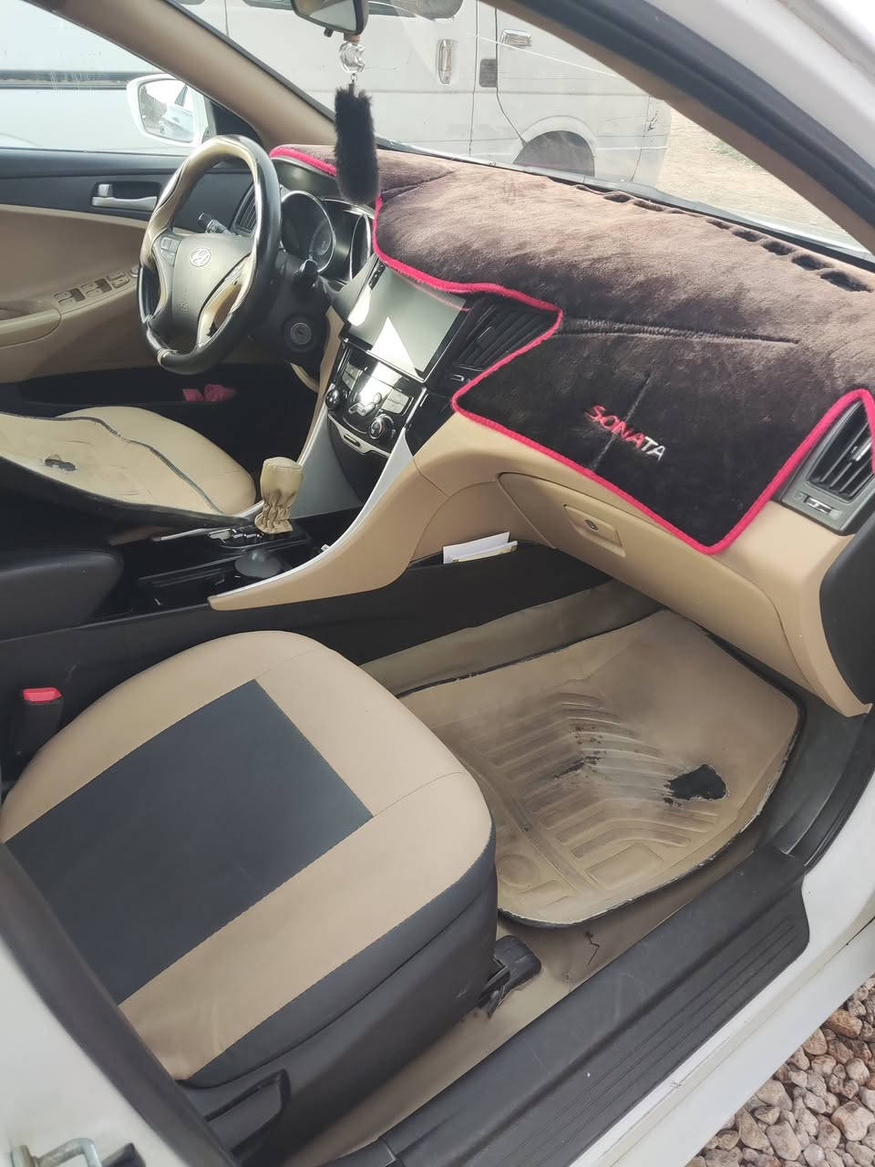 سوناتا خليجي 2011 دوش محرك 2400  بيها ربع بنيد صبغ وربع من الباب الخلفي صبغ والباقي مكفول ..السيارة نظيفه جدا بانوراما..مري شفط تبريد درجة اولى ...حساسات..كاميرات خلفيه..نظام ايكو ...نظام زينون مري شفط والسيارة جاهزة من كلشي
اريدها ب128 وبيها سونار ورقها انكليزي دهوك والسيارة باسمي وسنويتها ل2030والسيارة موجودة بالحله ***********
