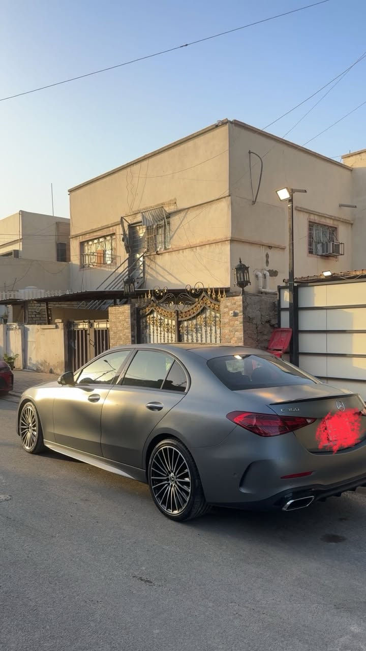 السلام عليكم
مارسدس C300 الشكل الجديد 
لون مميز بس 3 سيارات بهذا الون بل عراق 
بلادي مات (طافي)
السيارة بدون ايربالك بدون ضربة 
تقرير غرق او بيها قطعة كلير 
ماشية 30mi
السيارة كلشي ممبدل بيها بلادي 
فول مواصفات 
بصمة 
بنراما
كشنات كهرباء 
كشنات خزن 
لدات 64 لون متغير
رادارات
كاميرات 360 درجة 
صندوق كهرباء 
شاشة 
عدادات الكتروني 
لايتات زينون
دوسات ومري علامة مارسدس ترحيب
تحديد مسار 
كشنات مساج
كشنات تدفئة
السيارة ماكو بنضافتها بل عراق
السيارة بدون اي مسج
السعر 330ورقة وبيها مجال 
مكان السيارة بغداد 
للاستفسار ***********
