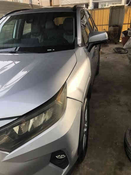 السلام عليكم من رخصة الادمن
راف فور XLE 2020 وارد امريكي 
ماشيه50 الف 
رقم بغداد باسمي 
السيارة فول مواصفات 
فتحة
دفع رباعي
بصمة + نظام ترحيب
شاشة كبيرة + كامرة
تدفئة بالكشنات + كشن السايق كهرباء 
رادار امامي و خلفي و جانبي و نقطة عمياء 
نطام تحديد المسار 
سايد بريك كهربائي + نظام Hold
ستة انظمة قيادة 
تدفئة ستيرن 
داخل مخمل 
محرك 2500 
جنطة كهرباء 
مانع انزلاق 
حادثها من امريكا دعامية امامية و شبر من البنيد متعدل 
السيارة كاملة و ما ناقصها شي 
سعرها 19500و بيها مجال 
للاستفسار الاتصال على هذا الرقم ***********
صور الحادث وات ساب
