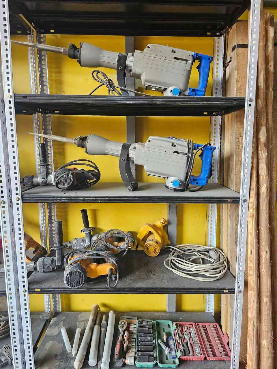 سكلة المصطفى للتاجير فقط  للعدد وكافة مواد البناء العنوان كربلاء البوبيات عامود 61
***********

***********
