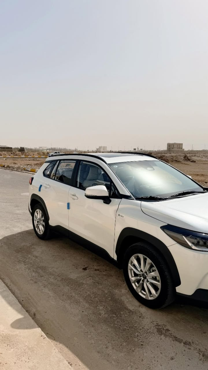 تويوتا  كورلا كروز هايبرد بيع فقط
✅موديل2024 ماشيه 50 الف رقم بغداد وكالة عامة مطلقة مكفولة كفالة عامة عدا شخط بسيط باب عكس السايق موضح بالصور على وضع الشركة☑️

🟢كاميراة اصلية دواره ‼️🎥🎥

🟢حمالات سقف

🟢مصابيح الاماميه  LED5 

🟢بصمه عدد ٢ 

🟢اشاره بالمرايا الجانبيه

🟢صندوك كهرباء ‼️

🟢التحكم الالي في جميع النوافذ

🟢تحكم سترين

🟢التبريد قطعتين

🟢المقاعد جلد الاسود مطعم رصاصي 

كاميره داشكام امامية اصلية تخزن شهر فول HD🟢

🟢سلايد

🟢نظام مراقبة الاطارات

🟢رادار

🟢بلوجكترات

🟢الفرامل المانعة للانغلاق ABS

🟢مثبت سرعه

🟢منافذ USB-C

🟢نظام تحذير من التصادم الامامي 

🟢 الجام مغلف بعازل حراري اضافة الى السلايد روف

🟢نظام تحذير من الخروج من المسار 

🟢الارضيات بالجنطة البلادية بعدها ممفتوحة

السعر مناسب جدا جدا محتاج فلوس واريد ابيعها 

الشراي يتصل ويعرف السعر وما اقصر وياه

***********
