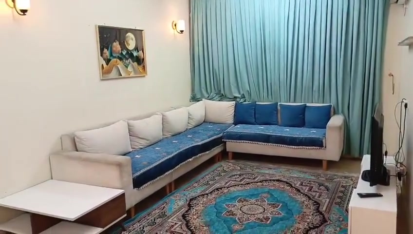 السلام عليكم الشقه للبيع غربي طابق تاسع مؤثثه عماره مفتوحه من الجهتين كاش مدفوعه الثمن بل B3  فقط جيب ملابسك واكعد للاستفسار على الرقم ***********
