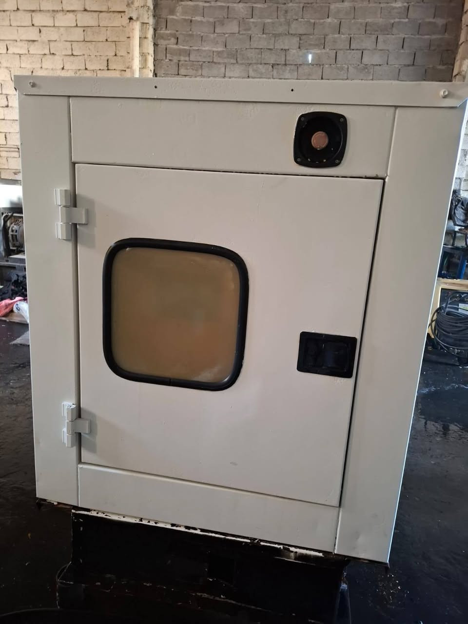 سلام عليكم من رخصت صاحب الكروب توجد جميع انواع المولدات بجميع احجامها وبسعار مناسبه جدا جدا جدا العنوان أربيل شارع ٦٠ الاتصال علا الأرقام *********** ابو يوسف واتساب ***********
