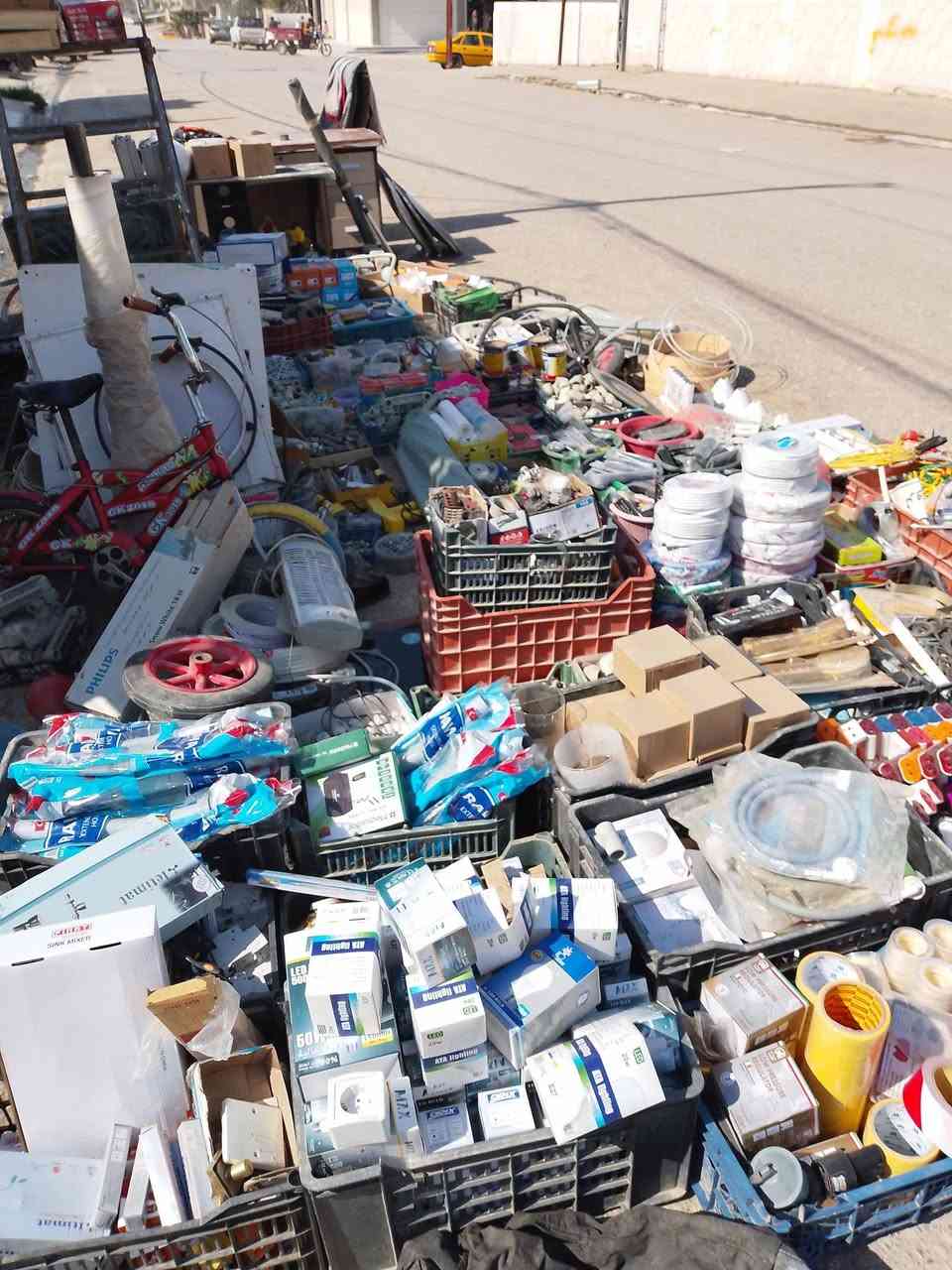 غراض منزلية +انشاىية +مواد اخرى متنوعة للبيع وباسعار مناسبة جداً المكان كركوك منطقة  قرب مدرسة ابناء العراق الواحد او صيدلية الواحة للاستفسار الاتصال على الرقم ***********
