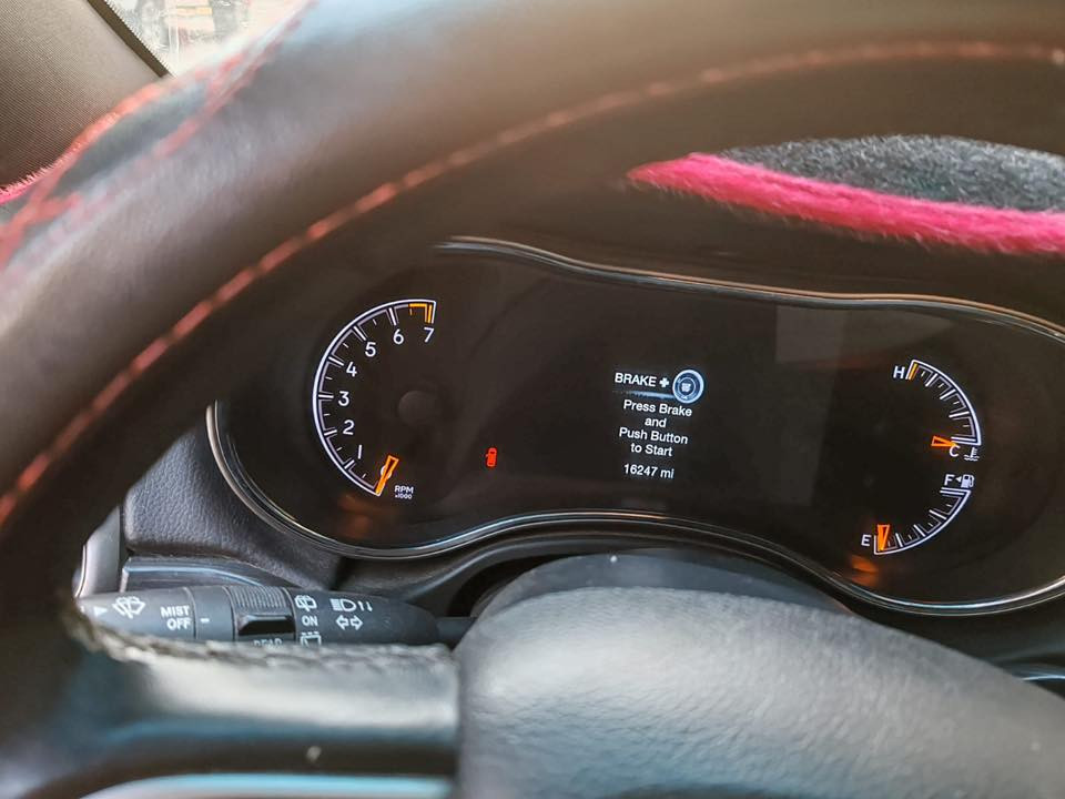 السلام عليكم جيب موديل 2021  للبيع فول موصفات 1/1 وارد امريكي لون ابيض
قطعتين مبدله جاملغ وبونيد
4x4 فور ويل
فتحه بلقمارة
اوتو ستوب
مانع تصادم
نقاط عمياء
ماشيه 18 الف ميل
السياره مابيها اي نقص
وبيها بعد هواي موصفات
صور الحادث مرفوقه
السعر 255 ورقه وبيها مجال بسيط
رقم التلفون : 
***********
