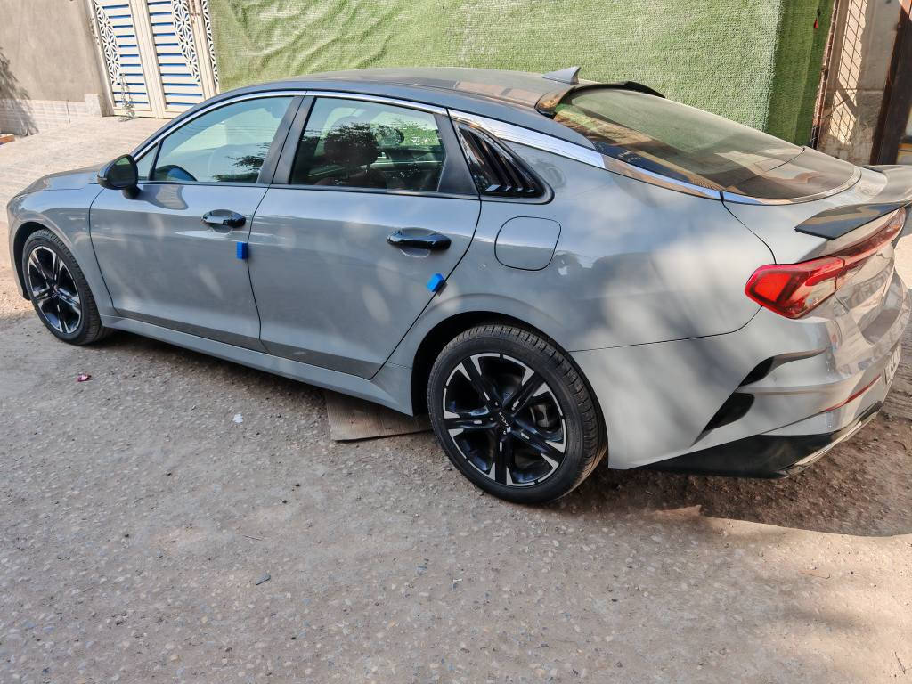 سيارة k5 سمنتي موديل 2024
ماشية 30 الف 
السيارة جاهزة وكاملة من كلشيء مابيها اي نقص
تريد وكالة او مداور ثاني يوم
مواصفات السيارة معروفة
بصمة ابواب
دخول ذكي
رادار حوادث
تحديد مسار
مثبت سرعة
4 وضعيات قيادة
اشاير بالمري
سايد بريك بصمة
اوتو هولد
دواخل ماروني

ضربتها خليفة جنطة 
والجاملغ الخلفي دحجة خفيفة 
للاتصال 
*********** ناصرية, ذي قار
