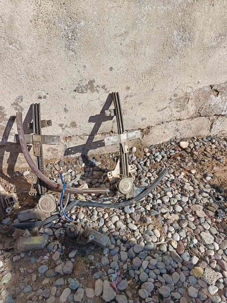 بطاين مازدا 626
ماطورات كهربائية
للبيع 
موصل ايسر 
***********
