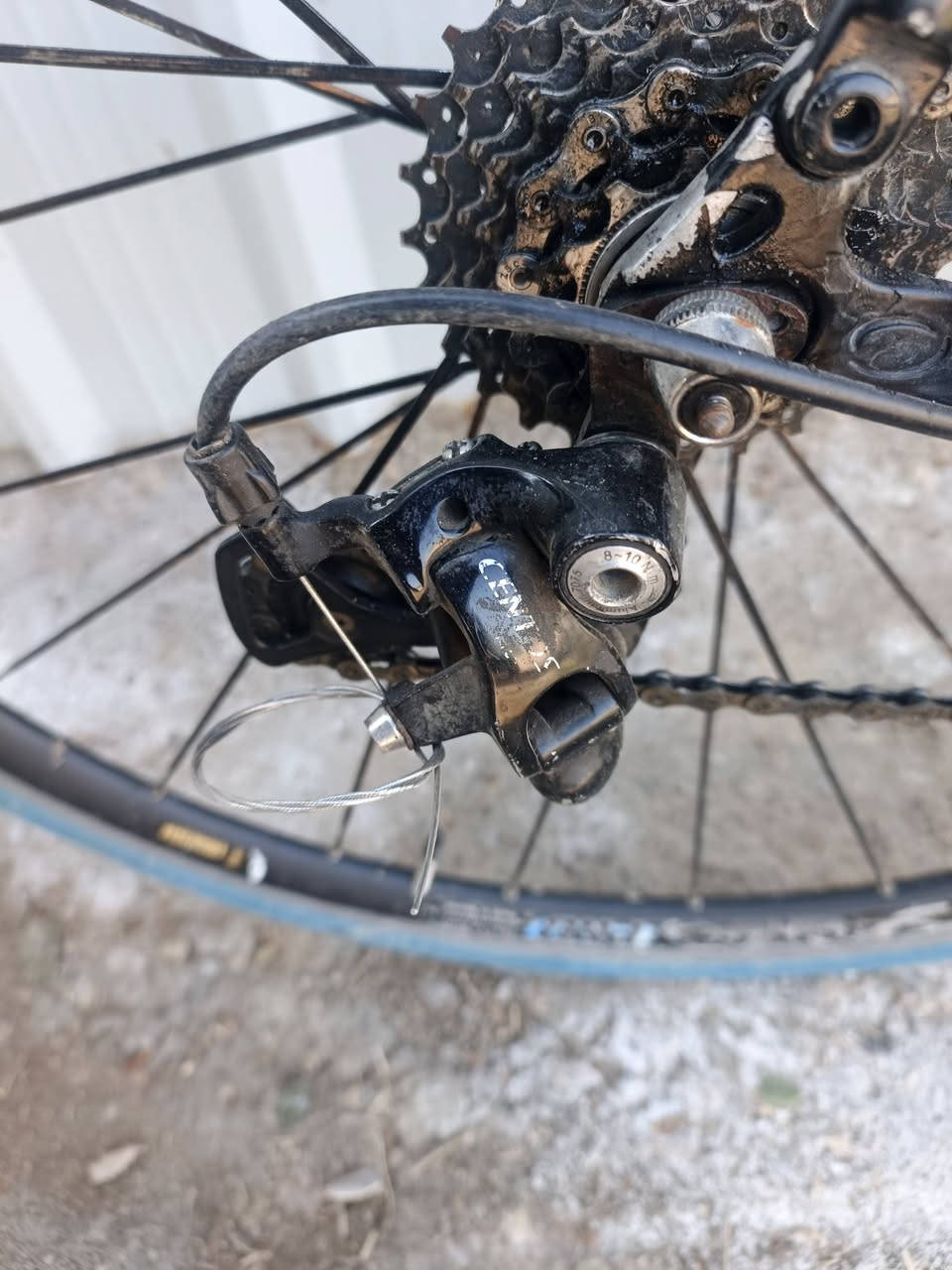 السلام عليكم
للبيع دراجه اوربيا فول كاربون
دراجه كامله قياس ٥٠/٥٢
تفاصيل كدامك بل صور 
سعر ٥٧٠وبيه مجال 
***********
