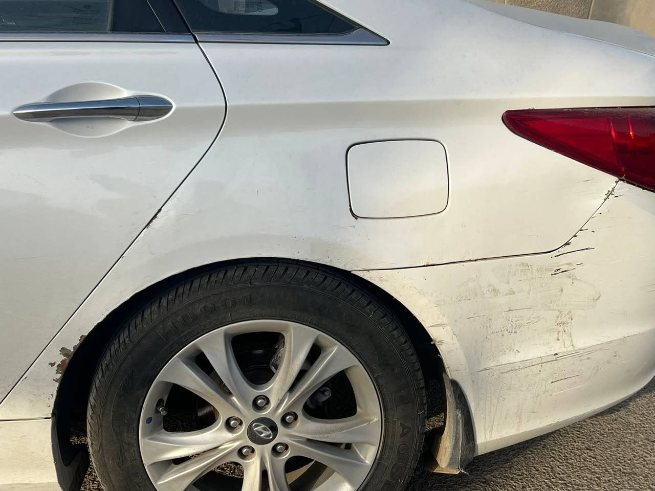 السلامو عليكم
للبيع هونداي سوناتا ٢٠١١خليجي رقم بغداد فول مواصفات 1/1 بصمه بانوراما كشنات كهرباء تدفئه تبريد بالكشنات داخل بيجي محرك 2400دوش السياره مكفوله ماعدا بارد بجاملغ الخلفي صفحة السايق السعر 128وبيها مجال 
مكان السياره الرمادي 
رقم صاحب السيارة/***********
