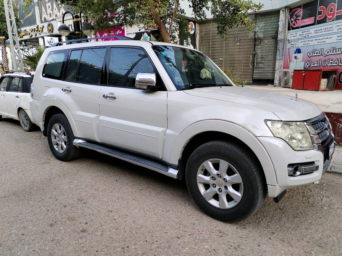 باجيرو 2010 حبتور محرك 3500 المرغوب السيارة مكفولة بيها بس بارد شبر بالباب الخلفي حدادية جديدة دبلات جديدة تايرات جديده برغي ما ناقصها ماشية 197 الف كيلو حقيقي تبريد ثلج حساسات كاميرا شاشة اندرويد مضخم صوت دمام اصلي مالتها تحكم ستيرن مثبت سرعة مانع انزلاق اشاير بالمري بجم محدث ١٦ السيارة بأسمي مداور ثاني يوم وبيها هزة تنتهي بشهر الثامن السيارة خير من الله مكاني نجف 