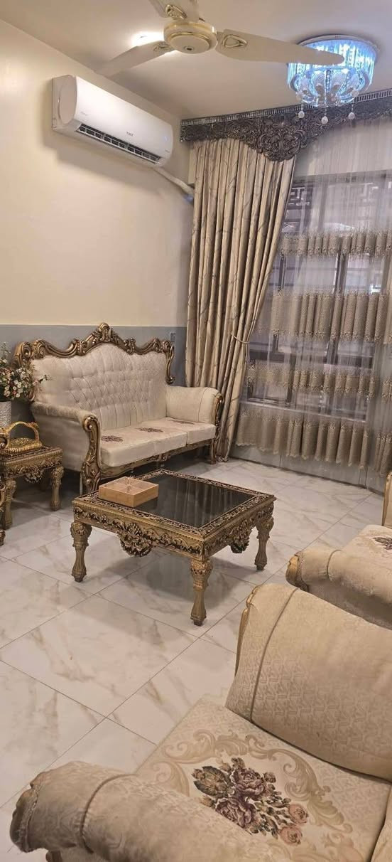 اسلام عليكم بيت في حي المهندسين الشعب 
100م 
2غرف نوم
2صحيات
استقبال
ترك  
البيت يقع على شارع تجاري
منطقه. نضيفه 
والبيت بل مربع الذهبي
للاستفسار اكثر ***********
المنطقه بيها مجاري امطار يعني فيضان ماكو 
وفضل شي قريب على الشارع العام اول فرع  
البيت يقع على شارع 15الرئيسي 
وشكرا
