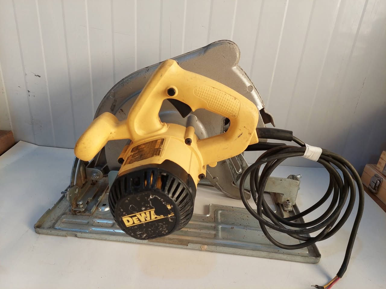 مجموعة ديولت اصلي الي يحب يتصل على الرقم *********** يوجد توصيل
