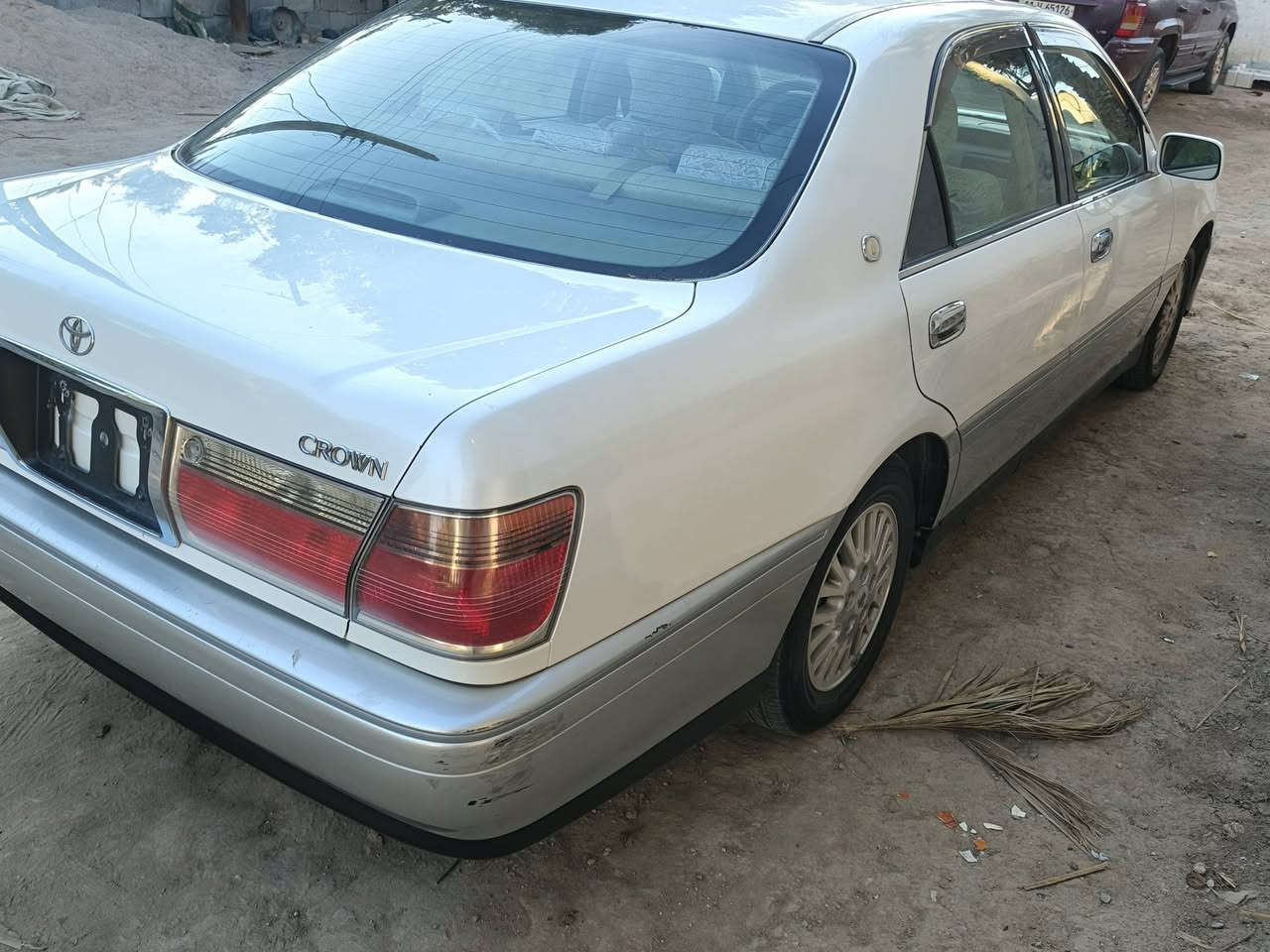 سلام عليكم ملكه كصتين مديل 2000
مكينه وكير ففتي ام الكلاص 
حداديه جديده 
طخم تاير جديد 
تبريد شرط عوزه بس غاز 
دكمه وحده 
مسجل دمام 
سياره جاهزه من كلشي 
سعره 33
مكان سوق الشيوخ 
***********
