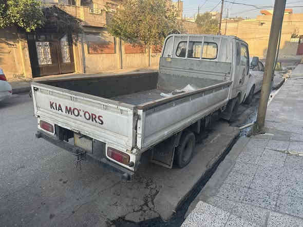 كيا حمل موديل 98 
 قماره قلاب 
 شاصي بدون قص 
حصة كاز 
  محرك شرط 
صبغ جمالية 
 رقم بغداد شرعي بالموصل تحويل فقط 
مكان السياره موصل صناعة الكرامة 
السعر 65 ورقه وبيها مجال 
***********
