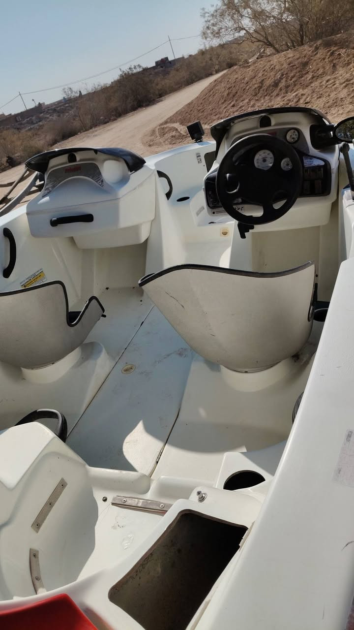 سيدو يتسع ل5نفرات كرف فارغ بدوم محركات انت تحوره معى مكينه بخاخ جونسن 6سلندر  150
السعر 45ورقة المكان البصرة 
***********
