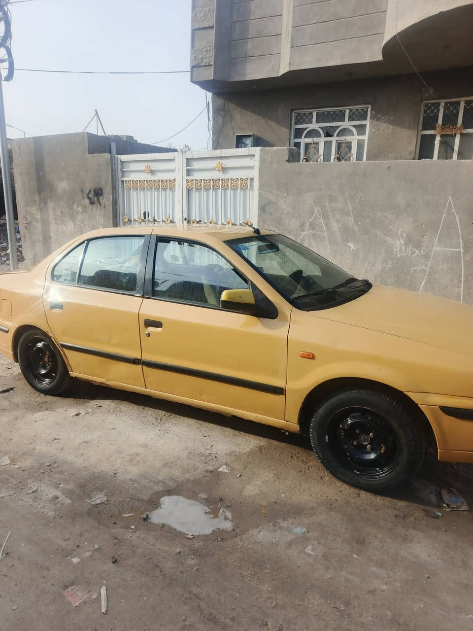 سلام عليكم سياره سمند موديل 11كير مكينه حداديه تخم تاير كله جديد مكفولة راعيها بصفي جيرانا رقم بغداد مصفر هيئه وغرامات السعر ٣٤ وبيها مجال سياره نضيفه مال جناي تواصل واتساب ***********
