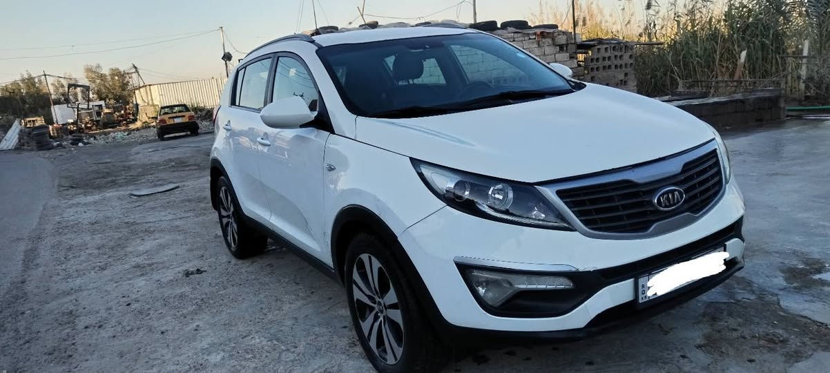 السلام عليكم للبيع كيه سبورتج 2014اصل   كاز واي محطه اتفول بيهه حصه  دخول جديد كص جنطه  شغل درجه اولاً لحيم باجات سياره جديده معنه الكلمه جاهزه من كلشي ومناقصهه برغي متومه وكامله شمالي انكليزي وسنويه لل 2030 سياره جديده مكان بغداد السعر 52 الرقم ***********
