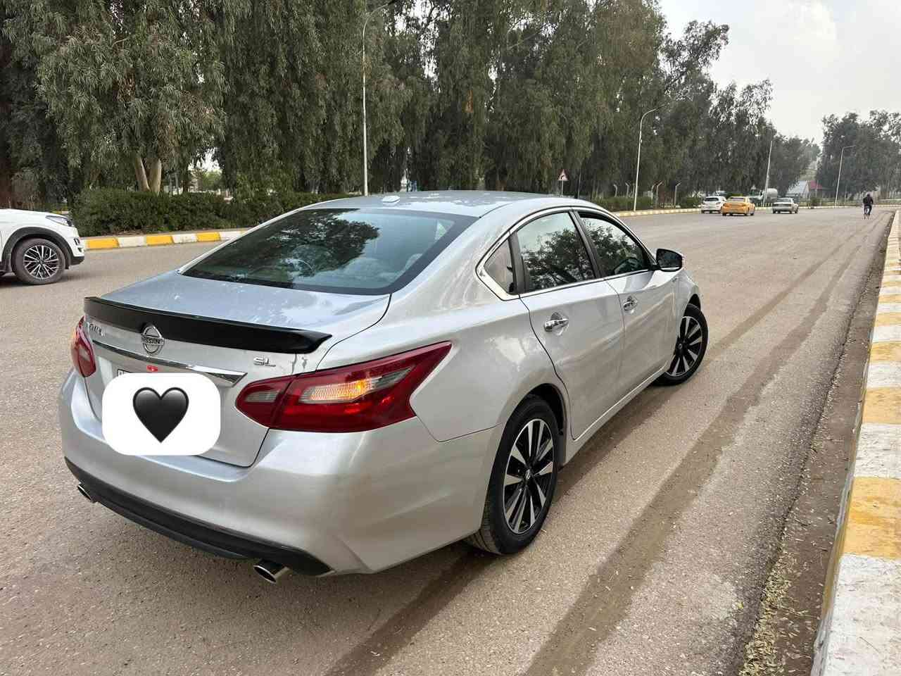 السلام عليكم .. 
التما 2018 للبيع sl فول عدة فتحة سقف السيارة جديدة خير من الله كير محرك شرط الفحص ضرر السياره مثل ما موضح بصوره جاملغ امامي وخلفي صبغ  سنوية رقم هزة جديدة بيها دفتر بانزين سعرها 126 بيها مجال للشراي مكاني كركوك ..*********** كركوك, العراق
