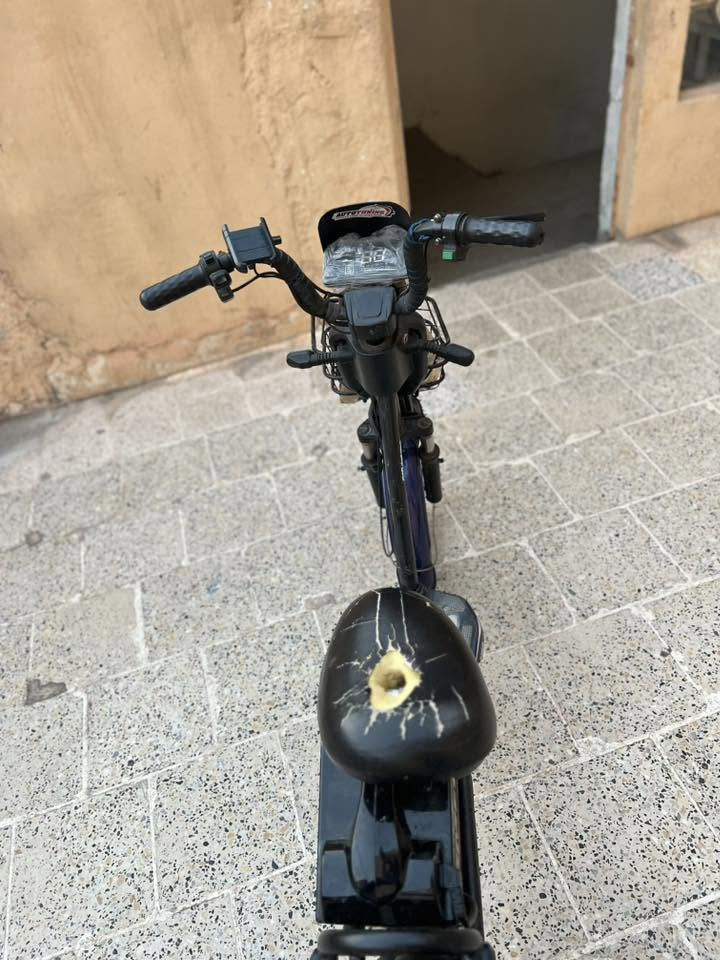 ماطور شحن للبيع 
مواصفات 
سرعه 99 
نظام سرقة
تشغيل عن بعد
بطارية فوك الوسط 
حجم 20
سعر 190 الف بي مجال 
رقم ‭***********‬
