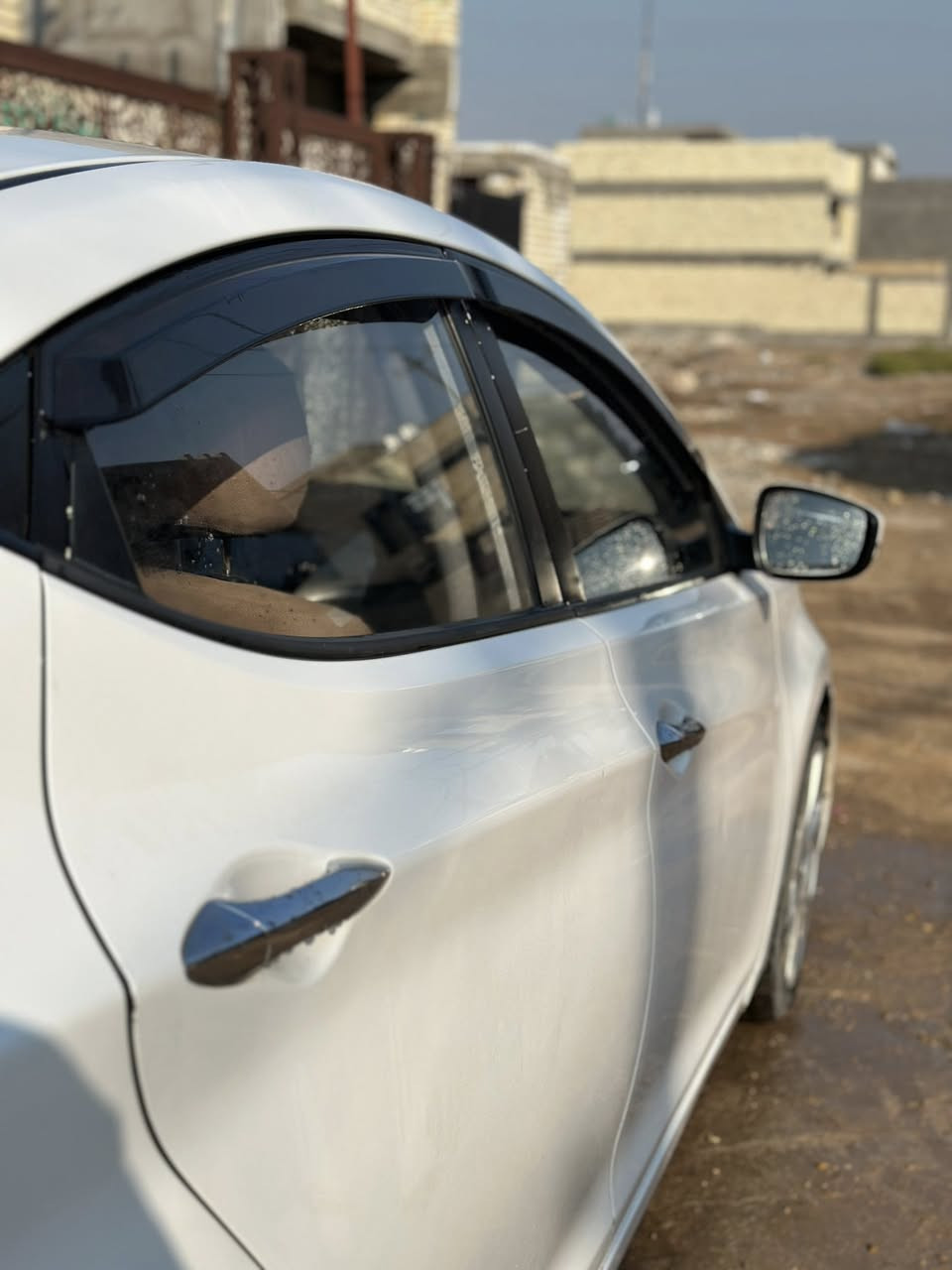 السلام عليكم …….. للبيع 
هيونداي افانتي موديل ٢٠١١ وارد كوري 
المحرك ١٦٠٠ GDI 
الكير at 
حادثها جاملغ وباب جهه السايق وراجعات نفسهن 
السياره فول مواصفات عده البصمه 
تبريد منفصل + تدفئه كشنات + فتحه 
ماشيه ٢٥٠ الف كيلو كما موضح بل صوره 
رقمها شمالي الالماني (سليمانيه)
سعرها ٩٥ ورقه وبيها مجال للشراي 
للأستفسار اكثر اتصل على هذا الرقم ***********
مكاني بغداد الدوره حي دجله
