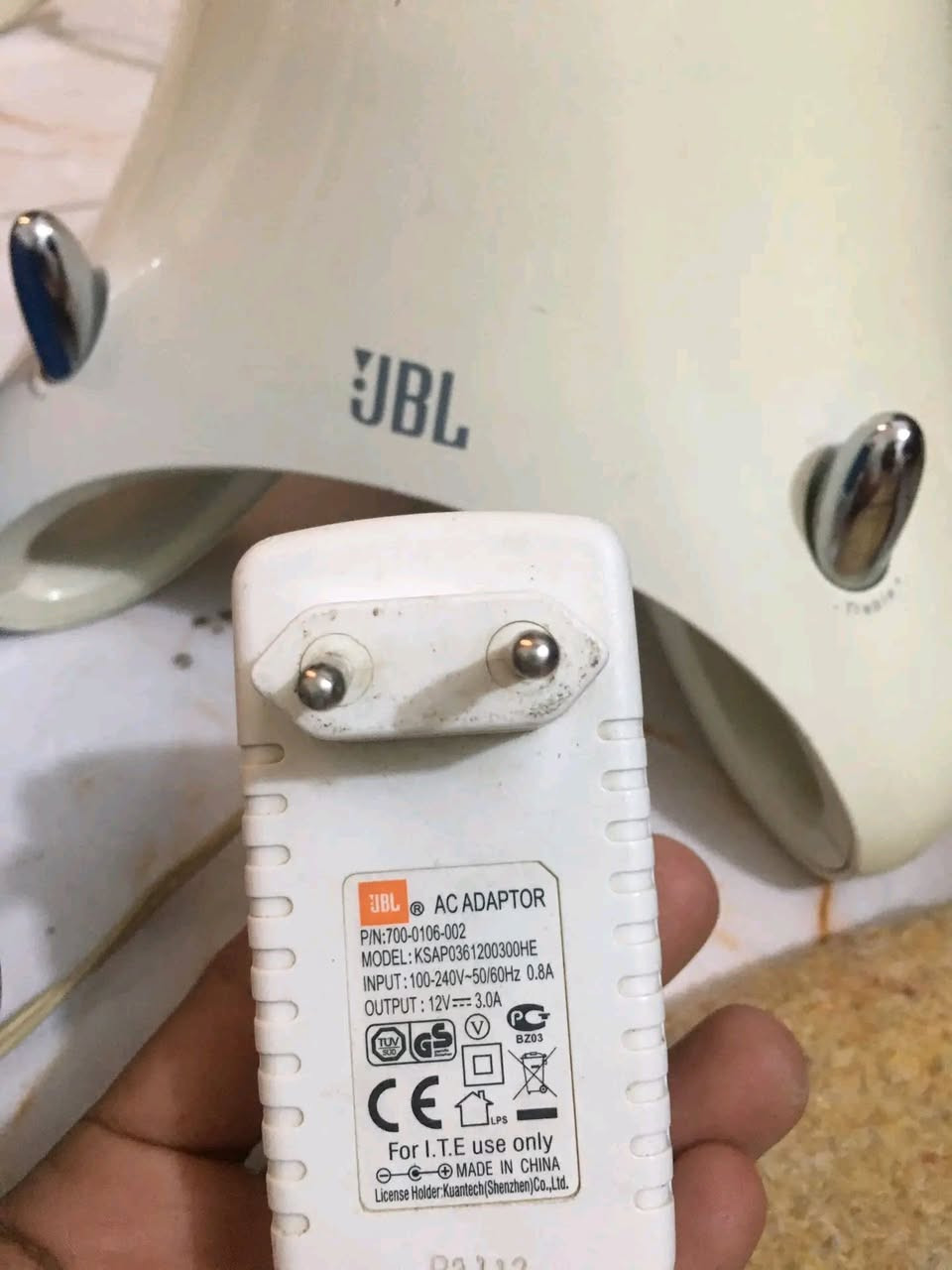 السعر ٢٠ الف JBL مع محولة اصلية وكيبل اوكس مكاني الاعظمية ***********
