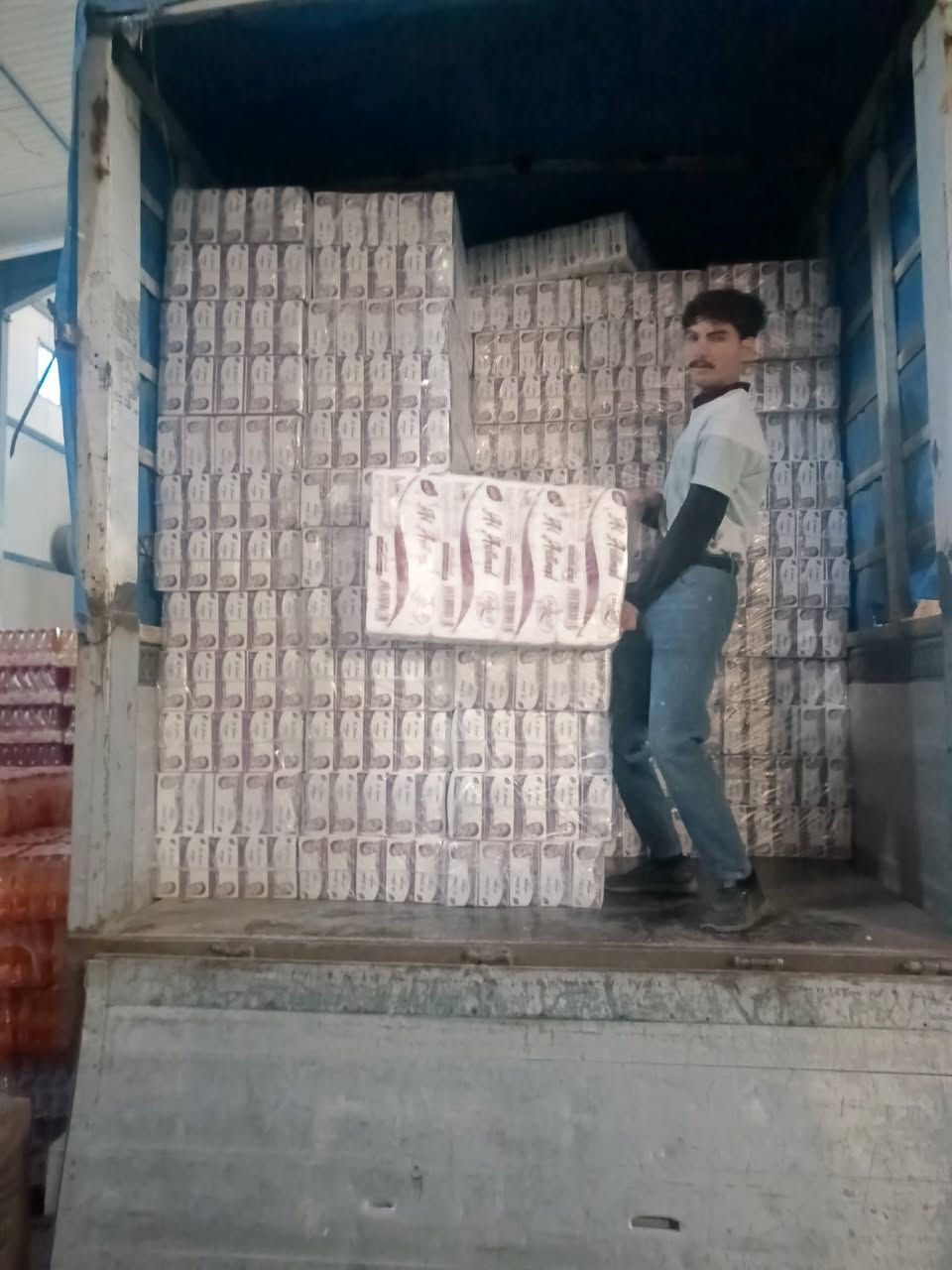 كلنس ابو 600سحبه شرط مضغوط
السعر 22الف 
العنوان تقاطع الفجر قرب معمل غاز الفجر الاهلي طريق سيد محمد ابو فانوس 
لتواصل معنا ***********
جبار الحچامي
