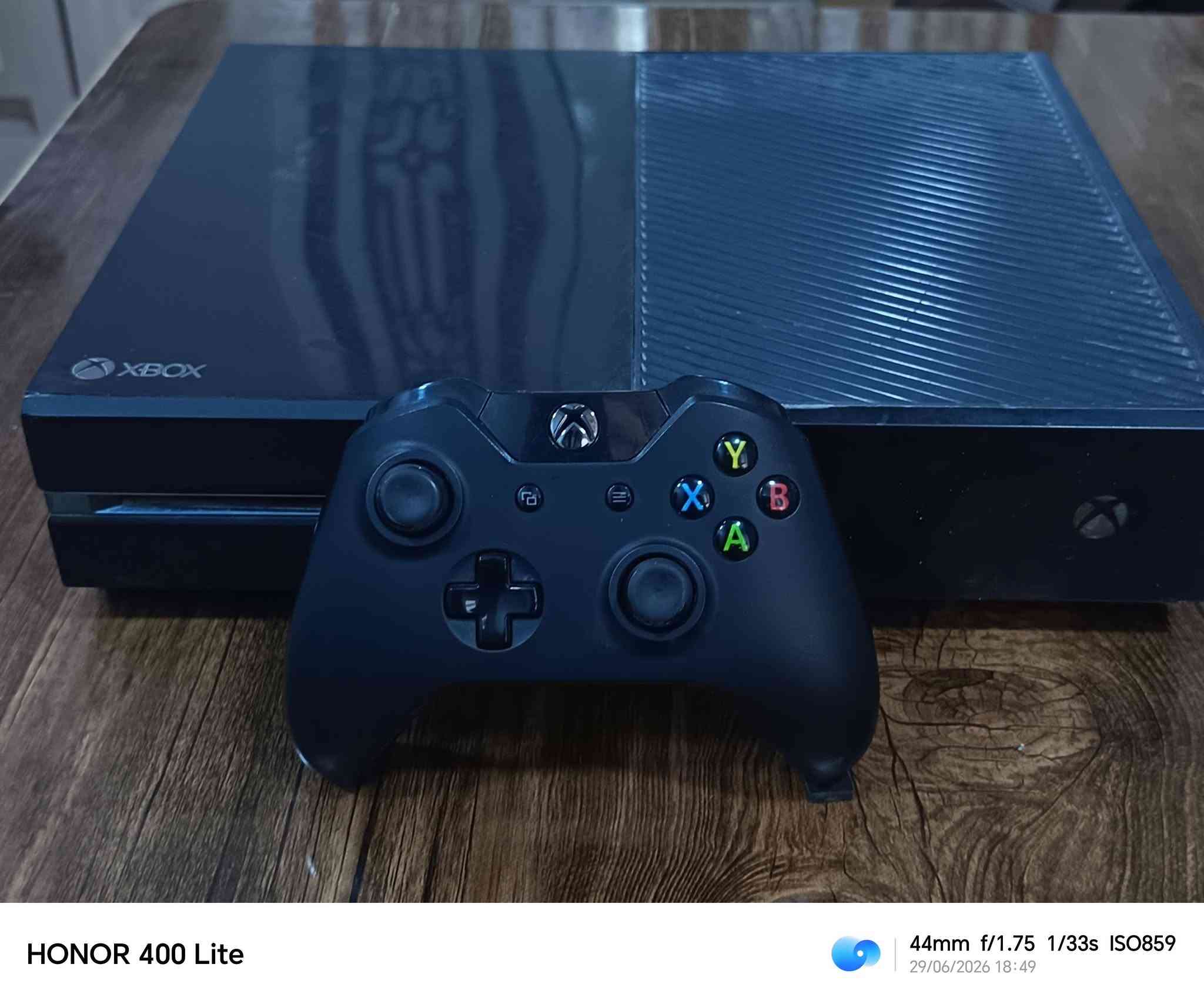 XBOX ONE FAT
⭕ الجهاز نضيف ما بي اي عطل عن الحلال و الحرام شويه مشخط 

⭕ الجهاز حديث و يدعم الاونلاين ( طور لعب الجماعاي ) 

⭕ ياتي مع الجهاز  

🔷 سلك الكهرباء + محول الكهرباء 
🔷 سلك الشاشه (HDMI)
🔷 سلك الانترنت ( ethernet )
🔷 يدة تحكم 

‼️ملاحظة ‼️
يدة التكم فيها عطل بسيط 
العطل : زر LT يضغط من تلقاء نفسه

⭕ سعة التخزين الداخلي للجهاز 500GB ⭕

⭕ الجهاز يشغل العاب الحديثة مثل ⭕

♦️fc (fifa) 26🎮
♦️call of duty bo7🎮 
♦️read dead redemption 2 🎮
♦️Grand theft Auto v 🎮
♦️ fortnite 🎮
♦️e football ( pes ) 26🎮
♦️Forza horizon 5 🎮
♦️cyberpunk 2077 🎮
♦️call of duty warzone 🎮
♦️shadow of the tomb raider🎮 
♦️resident evil village 🎮
♦️ resident evil 3 remake🎮 
♦️Minecraft 🎮

‼️🔥🔥و سيكون هناك خصم على السعر🔥🔥 ‼️

السعر قبل الخصم :  110 الاف
السعر بعد الخصم :  95الف  🔥🔥
بي مجال بسيط 

موقعي : النجف حي النداء 

للاسف لا يوجد توصيل


**إذا كنت صاحب هذا الإعلان وتريد حذفه لأي سبب، رجاءا أرسل رسالة إلى الدعم الفني**
