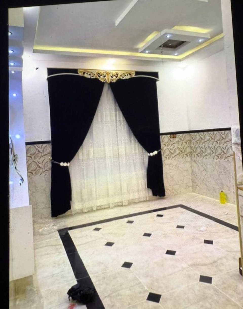 دار للبيع حي الذهبي مساحه 120 متر واجهه 6.5 متر 
شارع 12 متر موقع مميز 3 طوابق 
سعر مناسب بس 165 مليون وبي مجال  
4 غرف نوم وهول واستقبال وكراج كبير نوفير عدد 4 وخدمات وغرف سويت 
للإستفسار مراجعة المكتب او الاتصال على الأرقام التالية   عمار العبيدي   

***********

*********** واتساب

  ايمن   

 ‏‪0750 214 4093‬‏    ‏

‏‪0775 630 2993‬‏ واتساب

   اوس 

‏ ‭0770 287 3744

‏  ‬ ‭0750 219 5078‬    

ابو سند 

‭0 775 714 2899‬

عنوان المكتب حي النور سايدين دانية ماركت مقابل افران الرائد   #الرواسي_للعقار
