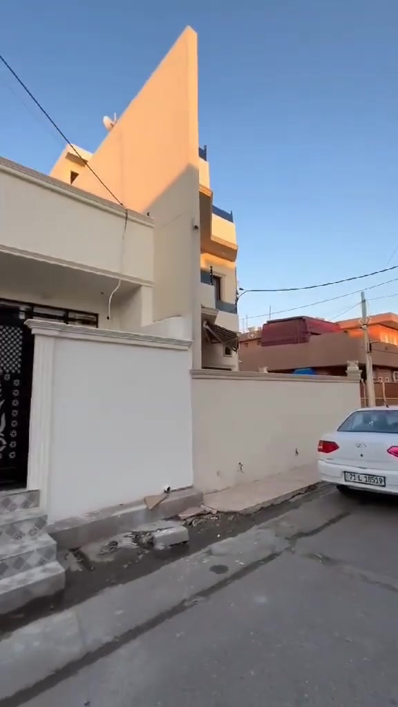 بيـع مستعجل 😍🔨اخو البلاش 
دارللبيــع100بناء حديث (طريـق بغداد-حي المعلميــن) 
طابــو صرف
شارع20م 
موقع مميز جداً
سنة البناء:2024
الواجهـة:6.65م
______________
#المحتويات

( أستقبال+ هول +مطبخ + غرفة نوم+ صحيات )

السعر 💵:لمعرفت السعر اكتب (تم او السعر ) ليصلك السعر على الخاص 

* نستقبل جميع عروضاتكم السكنية 🏠 والتجارية 🏡 بكافة مناطق كركوك  
.......................................

للمزيد من المعلومات مراجعة مكتب الأبـــــــــــــرار للعقار 

حي الواسطي. مقابل المواد الغذائية 

او الاتصال على 
📞  ***********
📞  ‭0771 994 6578‬

