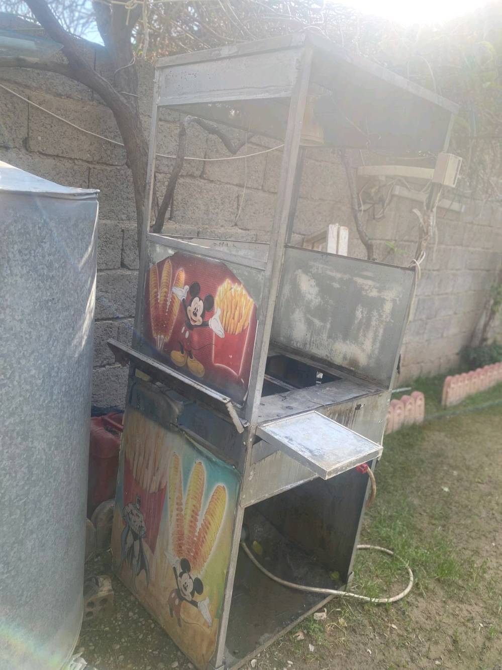 عربانه فنكر 

مع قدر قلي عدد ٢مع جهاز فنكر حلزوني 

السعر ١٤٠
