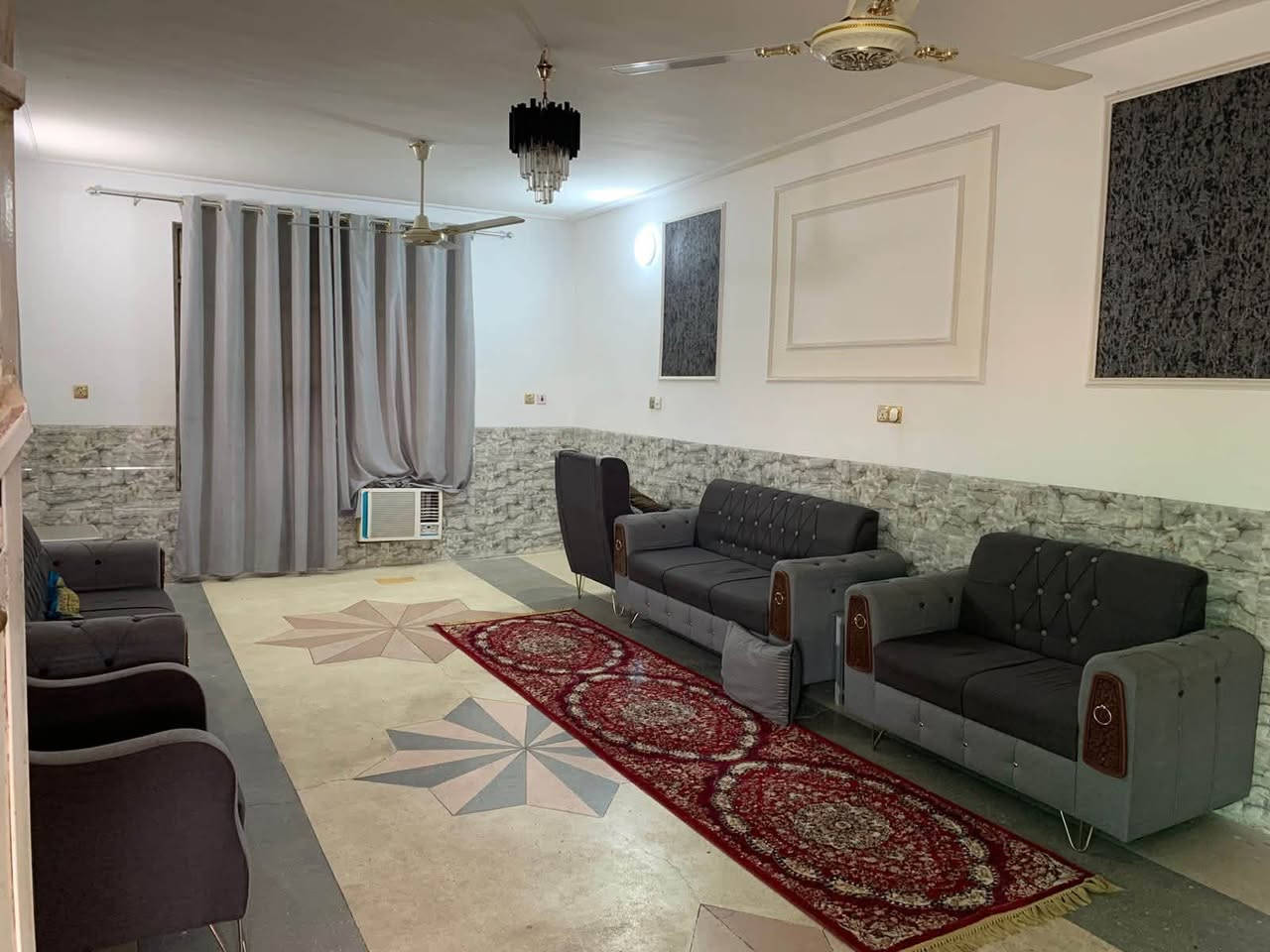 سلام عليكم
قطعه ارض مساحة (نص دونم ) 👈🏼
مع بيت  مساحة البناء 350 متر
عدد  6 غرف نوم
 صالة  
واستقبال جاهزة 
ومطبخ كامل مع ٤
صحيات جاهزة 
الخدمات / ماء _ كهرباء_ مجاري 

عقد على قرار 25 العنوان بوب الشام بستان بشار 

للاستفسار الاتصال على رقم صاحب البيت 

***********
متوفر واتساب 
ومتوفر خاص علما اني مكلف بنشر فقط 

السعر كلش مناسب وتريد تعرف تفاصيل راسل او اتصل على رقم صاحب البيت
