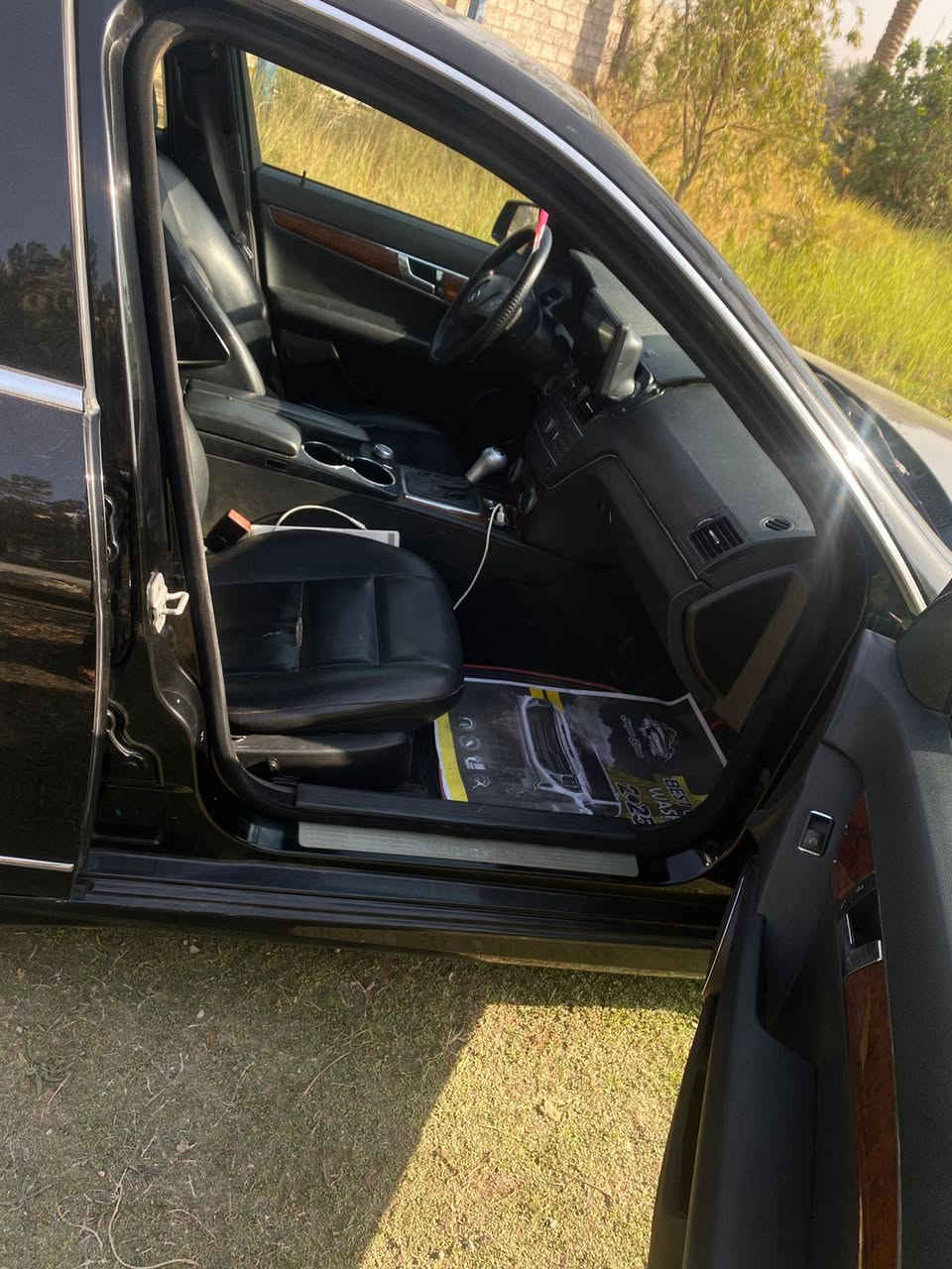 السلام عليكم مارسدس موديل ٢٠١١ مراوس فقط بستاركس خصوصي محرك ٦ سلندر منظومه تبريد جديده تخم تاير باتري جديد سياره ٤ قطع صبغ بدون دواخل وبيها سونا واذا عجبك انت افحص تلفون ***********
