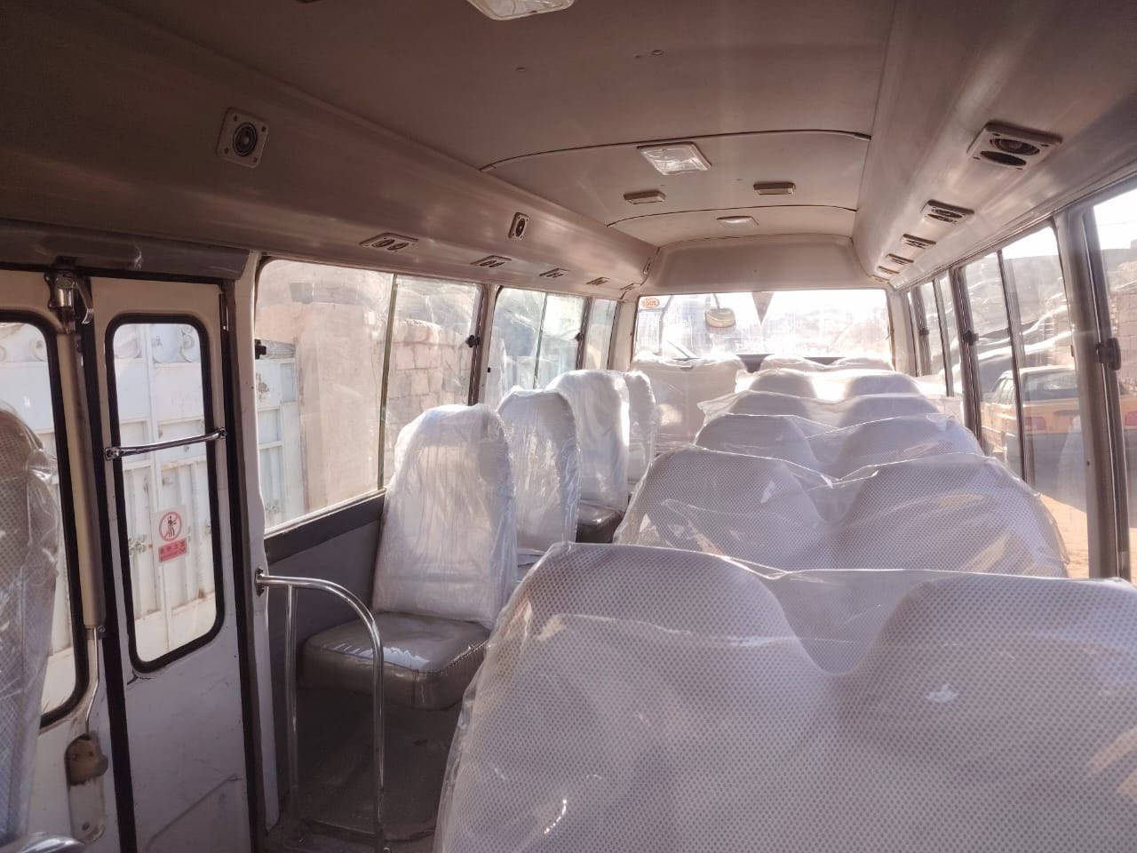 السلام عليكم كوستر لبيع ألفين وسبعه السياره حلوه وجاهزه للعمل مكينه وكير واكسن حلوات بيها صبغ قليل تايرات جدد السعر ٢١٠ وبيها مجال قليل المكان كربلاء الرقم *********** الرقم ***********
