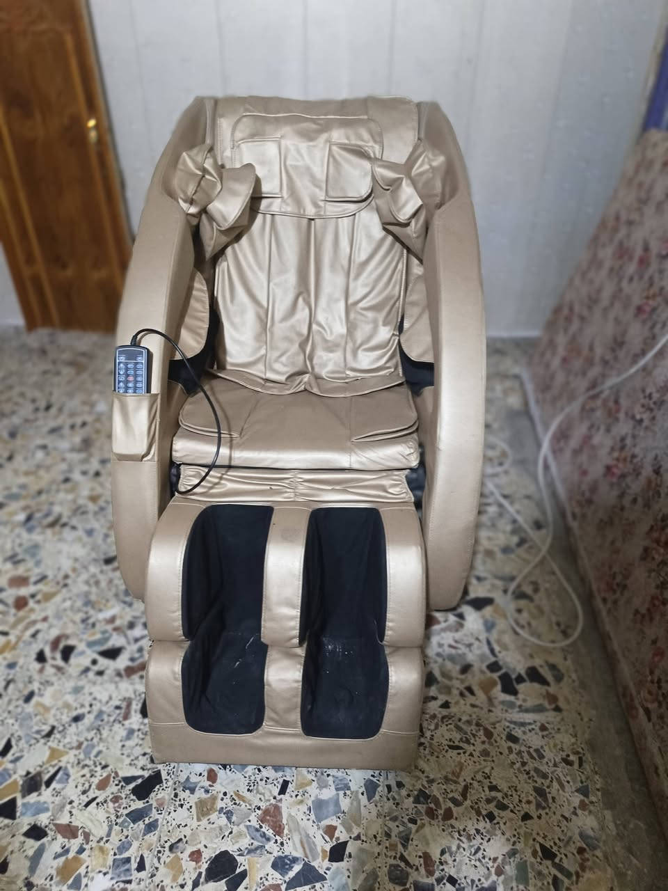 كرسي مساج مثل ما اشوفون بل صوره الكرسي يخبل مكاني بغداد العبيدي السعر 250 وبي مجال ***********
