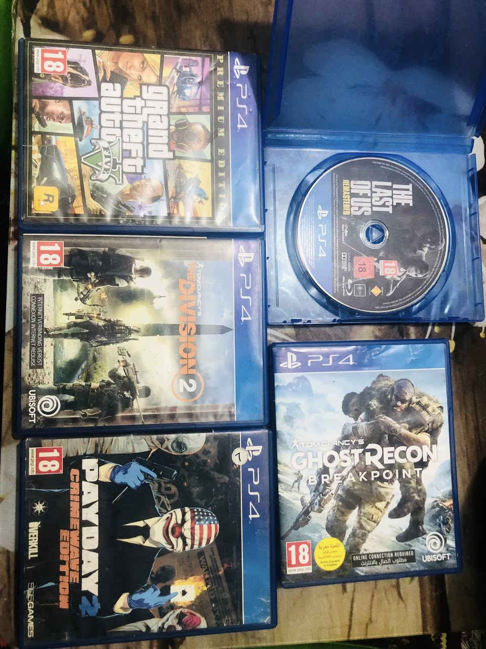 بلي كامل مع كل ملحقاته مع ٢ جويستك مع ٥ اقراص مع يوبي اس الجهاز مفتوح تنضيف فقط 
المكان بغداد الشعب السعر ١٨٠ وبي مجال بسيط 
***********
