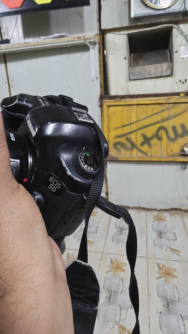 سلام عليكم كاميرا كانون 5D مارك فور
مع زوم رياضي ٧.٣٠٠-  24-105 
كارتونه وغراض وياهن 
مع بطاريات عدد ٣
السعر  البدي  مع العدسة 
مليون و250 الف وبيهة مجال


**إذا كنت صاحب هذا الإعلان وتريد حذفه لأي سبب، رجاءا أرسل رسالة إلى الدعم الفني**