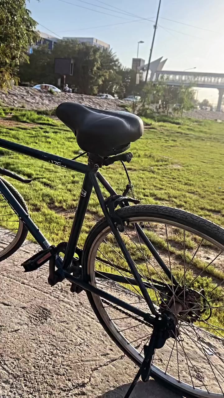 السلام عليكم ورحمة الله بايسكل c700 ياباني مال باله رايدة ب100 الف وبي مجال مكاني حي الجامعة 
الرقم *********** وبي واتساب
