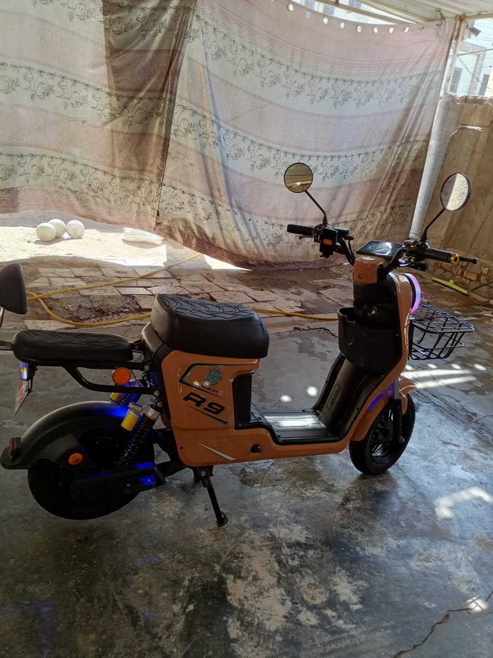 سلام عليكم
عندي دراجه شحن للبيع R9 
*خمس بطاريات 
*اربع سرعات 
*شاشه اعطال 
*بلوتوث +شحن هاتف 
*لايت عالي ناصي 
*مثبت سرعه
* البارك P +البك R
مكاني بغداد حي العامل  السعر 450 وبيها مجال  
رقمي  *********** واتساب
