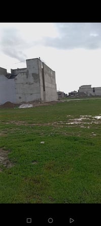 نصف قطعة • اراضي الاسكان١٨٤ • ١٢٦م