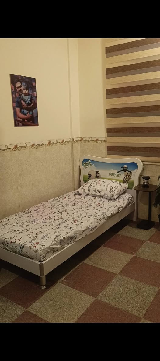 غرفة اطفال تركيه عبارة عن كنتور ٣ ابواب وسريرين نظيفه جدآ السعر ٣٠٠ وبيهه مجال المكان الغربي
*********** شارع الأطفاء
