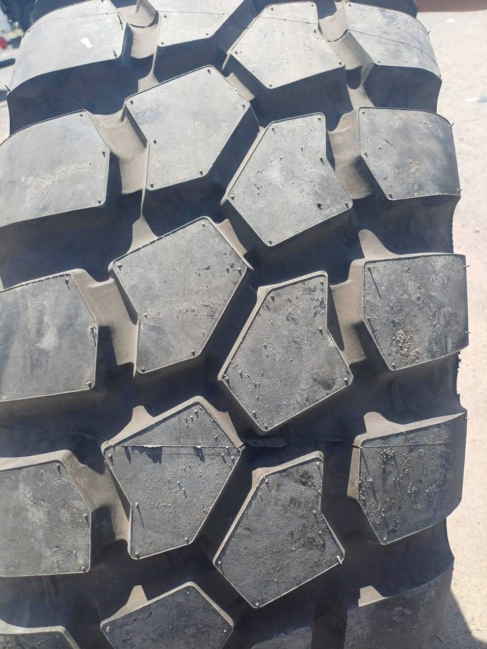 السلام عليكم تعلن شركة لولوة الشارقة الاطارات هايلوكس وزن ثقيل الاطارات اونكس الزراعية ماركات التركية الهندية جميع قياسات متوفرة العنوان بغداد مجمع مشن يوجد توصيل جميع محافظات لتواصل ***********
