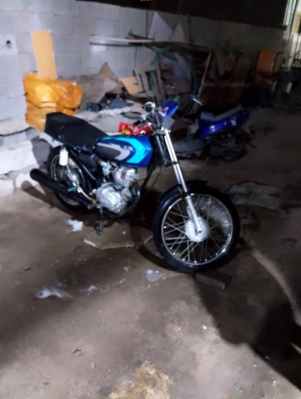 سلام عليكم ايراني كلك للبيع مكينه نامه اريدها ب 375 وبيها مجال مكاني بصره الجزائر تواصل ***********
