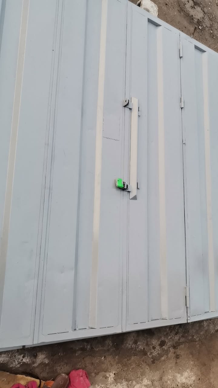 باب كبنك    تفصال تكمه يعني الحديد لو 20 حرامي مايفتحونه غيرت المحل  وارد ابيعه مفصله ب 650   ابيعه ب 400 تجي تشوفه ماعجبك كروتك راجعه وياك عرض 3 امتار  ارتقاع مترين و60


**إذا كنت صاحب هذا الإعلان وتريد حذفه لأي سبب، رجاءا أرسل رسالة إلى الدعم الفني**